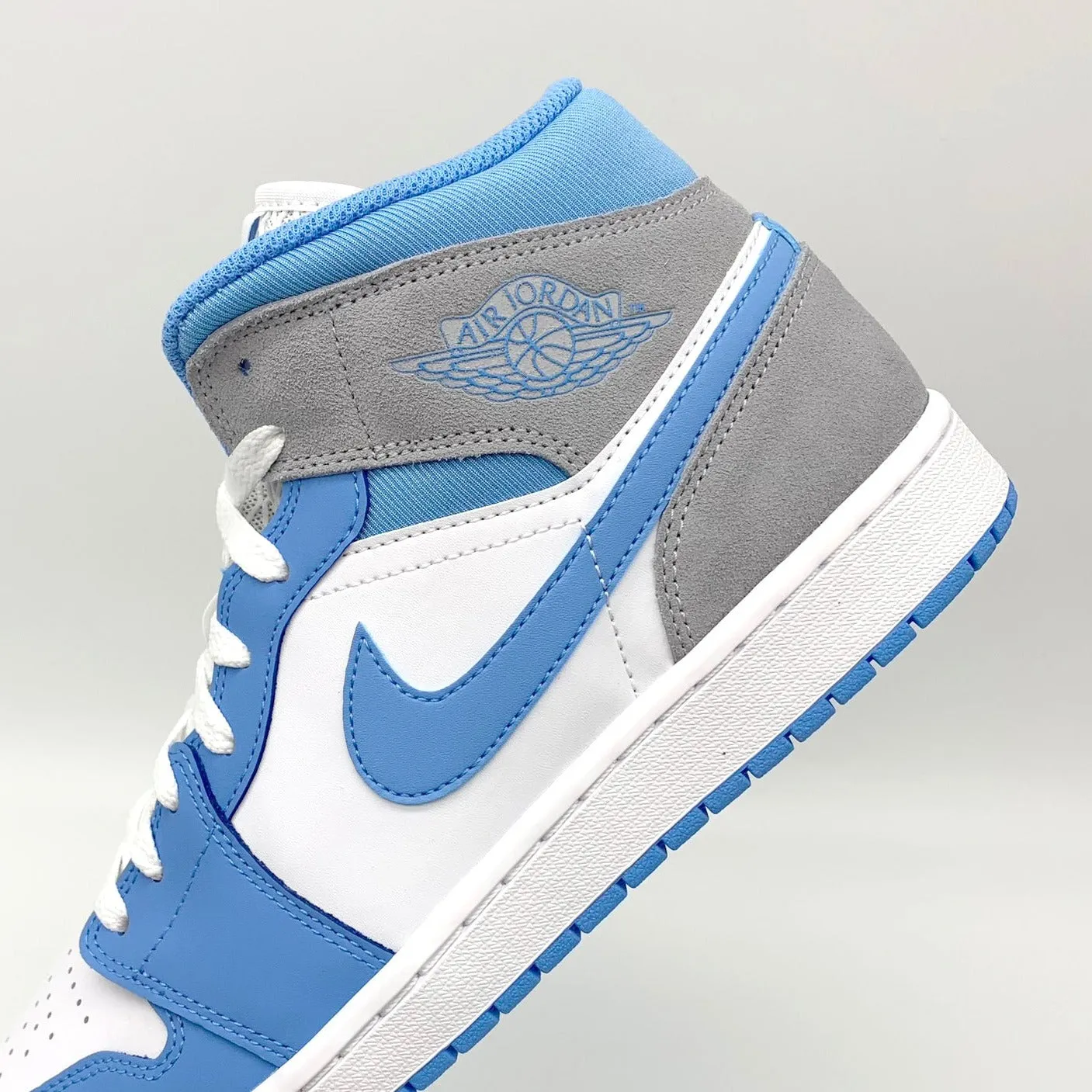 Jordan 1 Mid - University Blue Grey