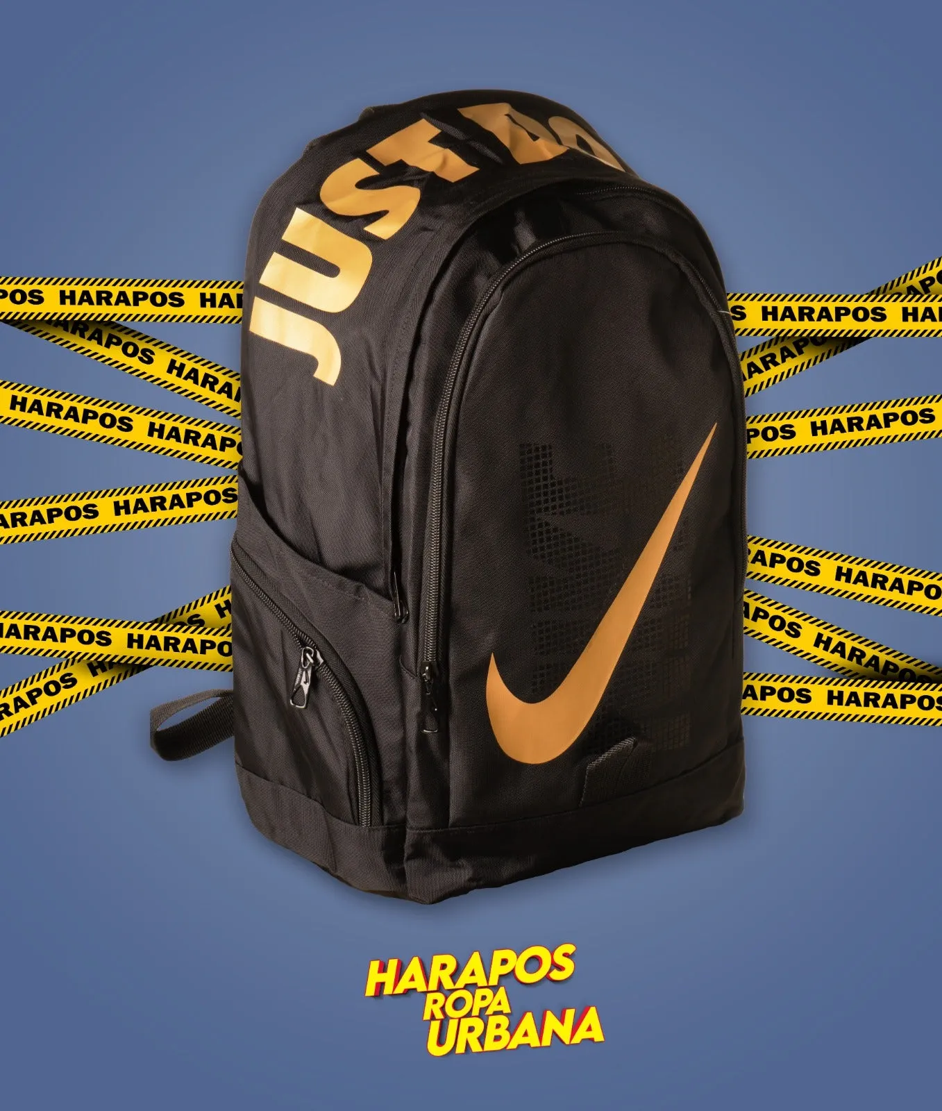 Nike negra mochila acolchonada reforzada detalles dorados.