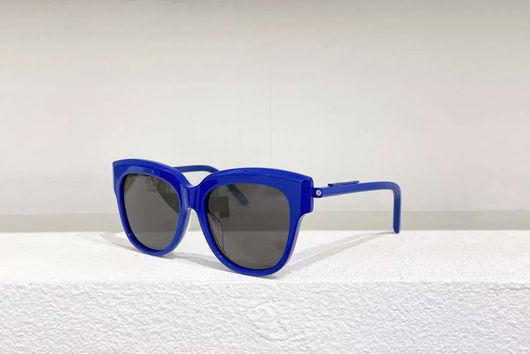 Square Rimmed Sunglasses.