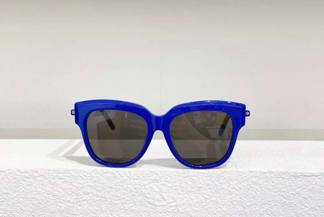 Square Rimmed Sunglasses.