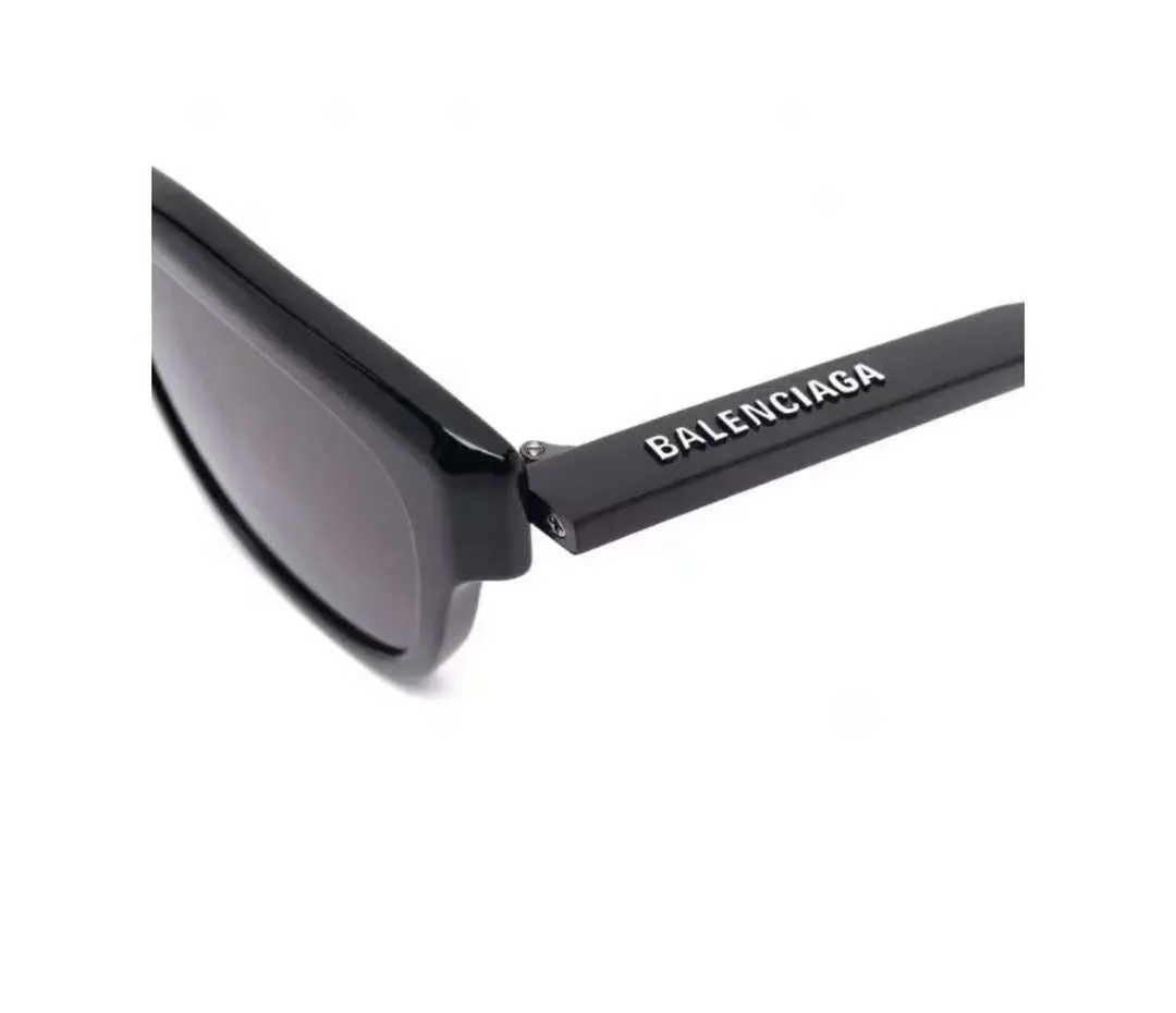 Square Rimmed Sunglasses.